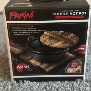 🆕 Parini Black Cast Iron Noodle Hot Pot with Wooden Lid